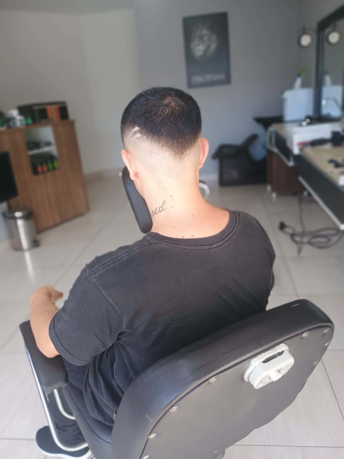 Trabalho — risca angulada frente